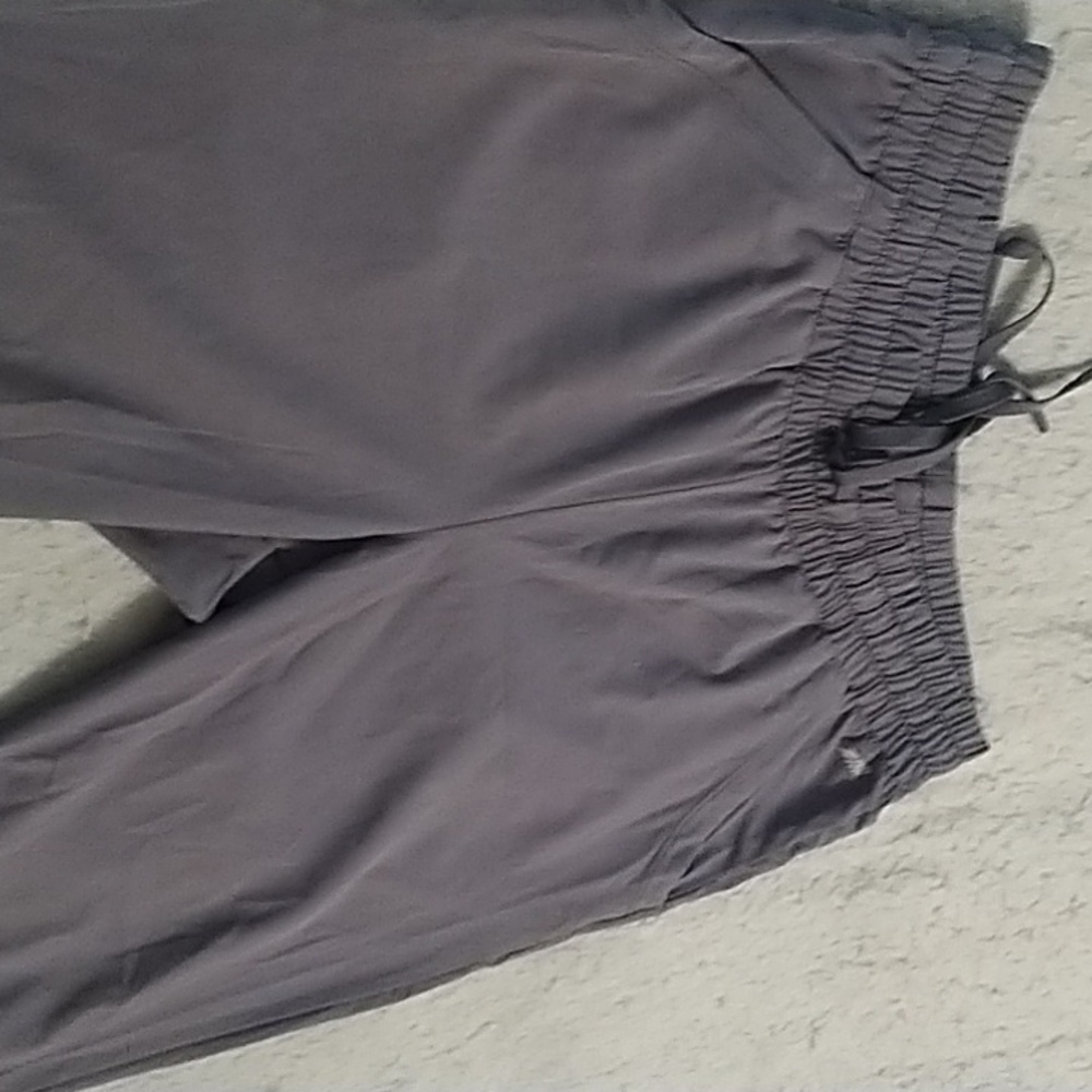 Man Amazon  essentials  pants. - Picture 8 of 10